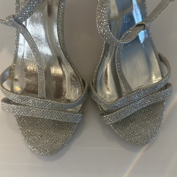 CALL IT SPRING SILVER HEEL ANKLE STRAP SANDALS SIZE 7. NO BOX - Picture 4 of 4